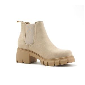 SODA Light Tan Heeled Ankle Boots